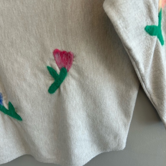 Aaeda light beige felted tulip embroidered batwing sweater size XS - Picture 8 of 15